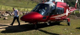 Arı sokması sonucu bilinç kaybı yaşayan hasta, ambulans helikopterle Erzurum'a sevk edildi
