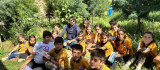 Diyarbakır'da okul müdüründen köy okuluna renkli dokunuş