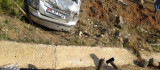 Diyarbakır'da otomobil yol kenarına uçtu: 2 yaralı