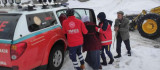 Diyarbakır'da sağlık ekipleri, yoğun kar yağışında vatandaşların imdadına koştu