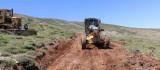 Elazığ'da  yayla yolu yapım çalışmaları sürüyor