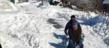 Malatyalı 4 genç traktörün arkasına bağladıkları iple karda sörf yaptı